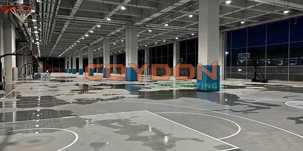 96 stuks 200 watt UFO LED High Bays (Hoogbouwverlichting) voor indoor basketbalveld